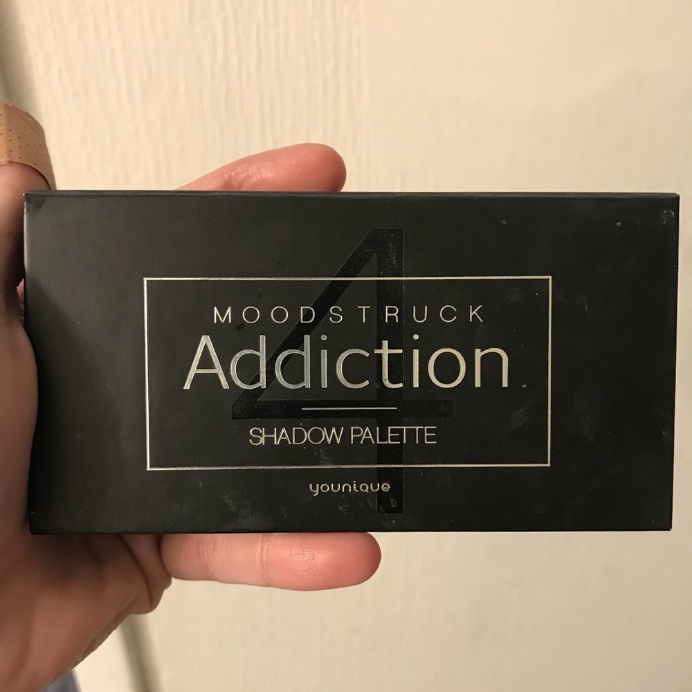 Younique Addiction Palette 4